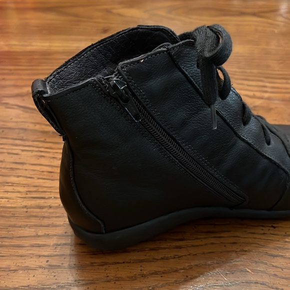 Naot Patu lace up ankle boots, size 38 (7.5) - Picture 10 of 16